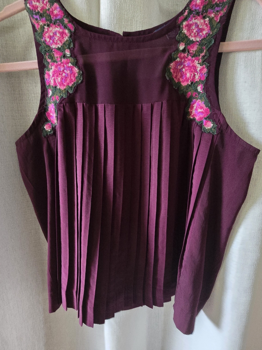 Embroidered Pleated Sleeveless Top - Wine